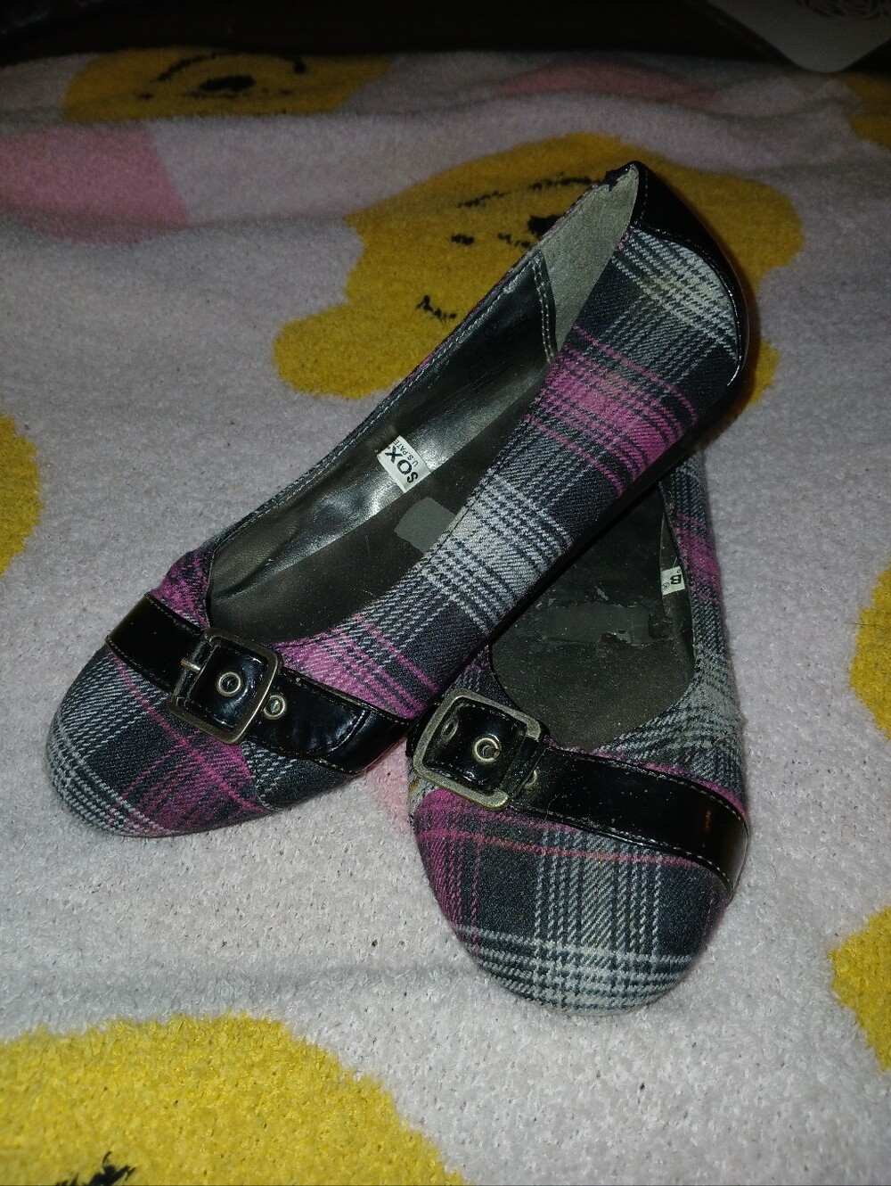 Pre-loved Women's Pink Plaid Ballet Flats with Buckle Accent.